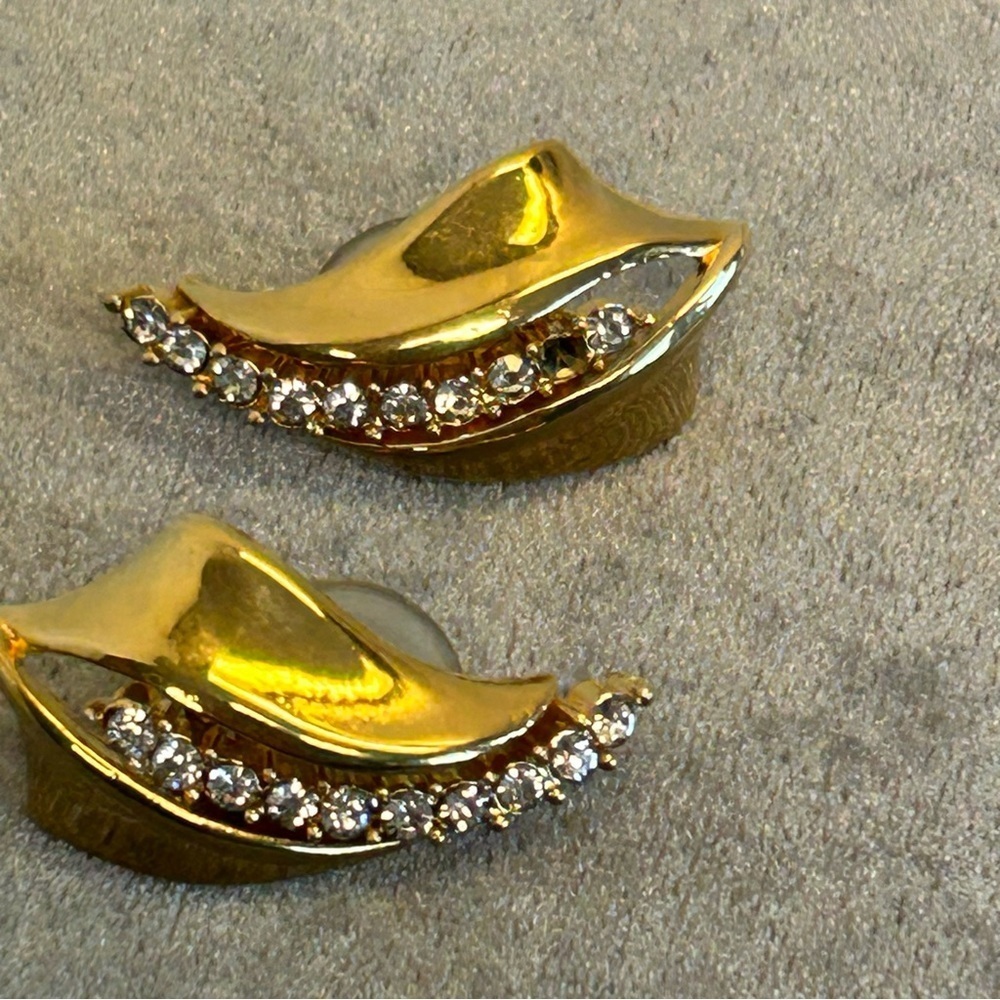 Vintage Gold tone crystal rhinestone cubic zirconia earrings - Picture 3 of 7